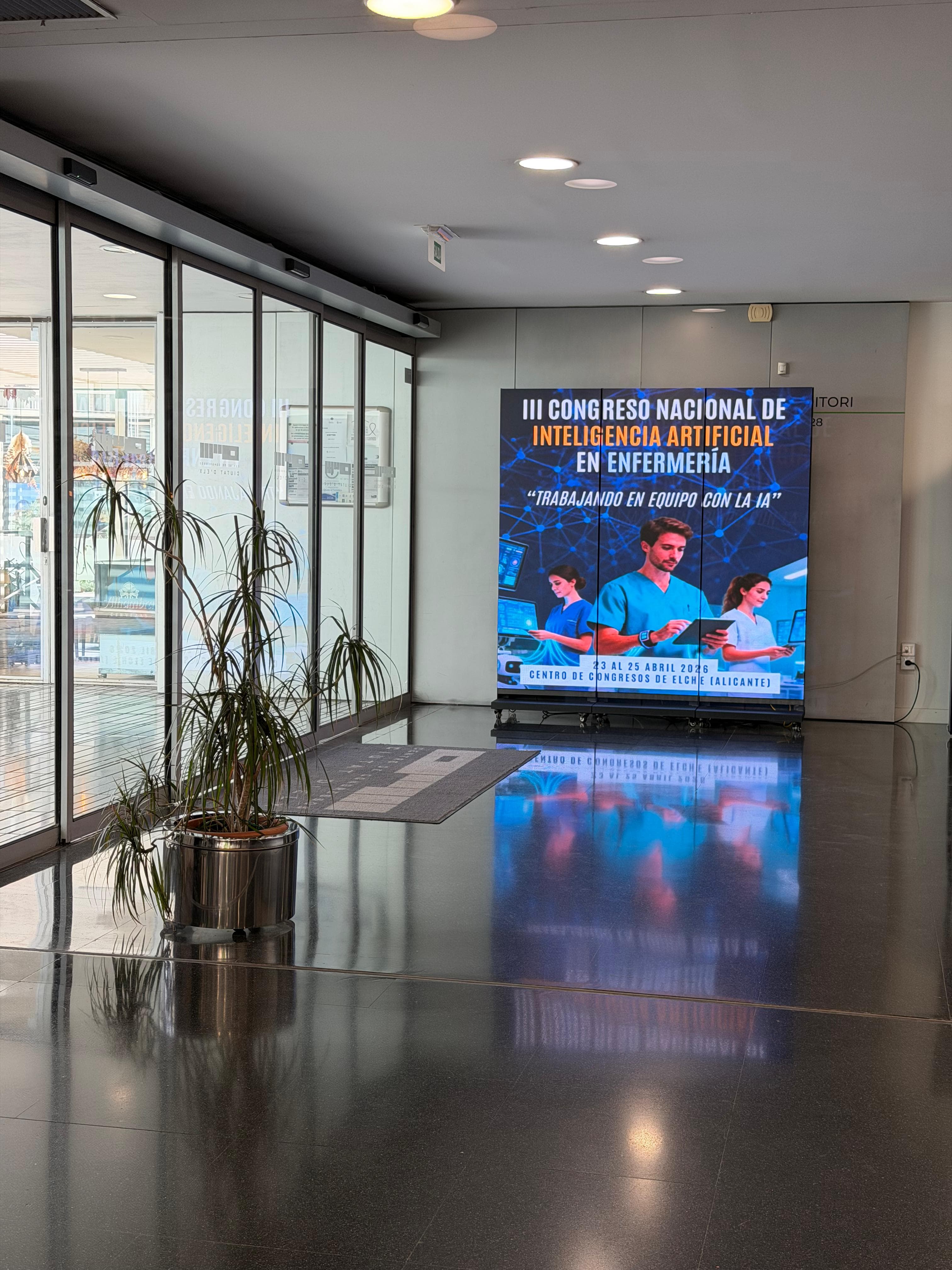 Ponente en el escenario durante una sesión